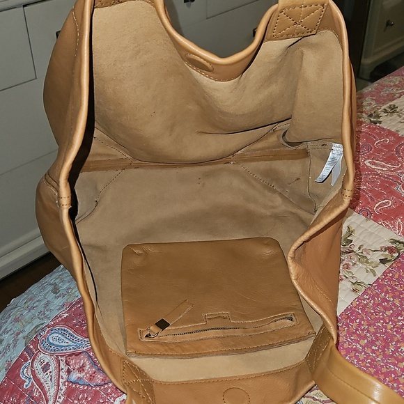 Madewell The Plaza Oversized Tote - Picture 5 of 5